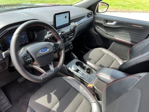 Used 2025 Ford Escape ST-Line Select AWD/4WD image 18