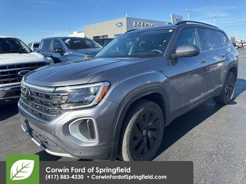 Used 2024 Volkswagen Atlas SE image 3