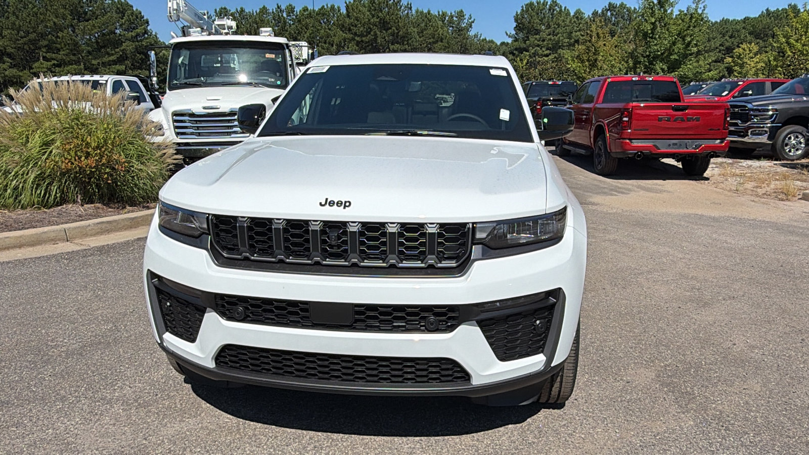 New 2026 Jeep Grand Cherokee Limited AWD/4WD image 3