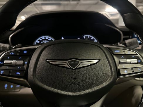 Used 2025 Genesis G70 2.5T image 24