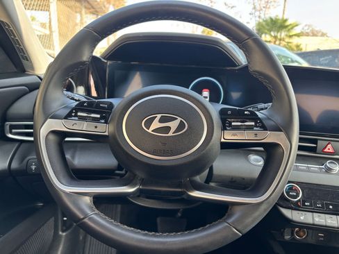 Used 2025 Hyundai Elantra SEL image 31