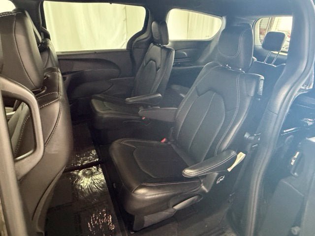 Used 2025 Chrysler Pacifica Select FWD image 20