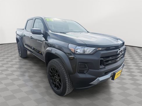 Used 2025 Chevrolet Colorado Trail Boss AWD/4WD image 7
