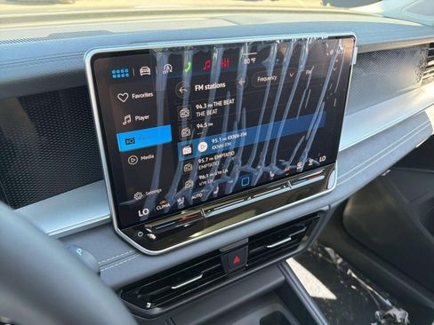New 2026 Volkswagen Tiguan SE AWD/4WD image 24