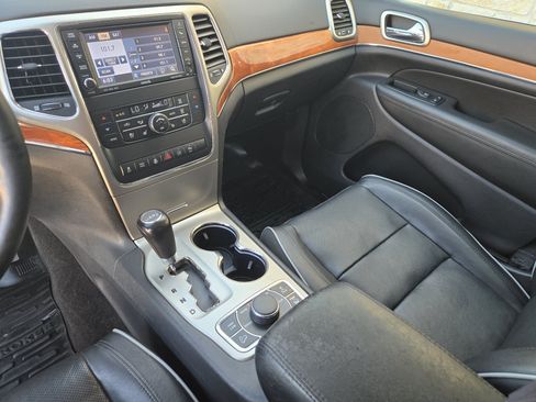 Used 2011 Jeep Grand Cherokee Overland AWD/4WD image 13