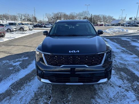 Used 2024 Kia Sorento S image 2