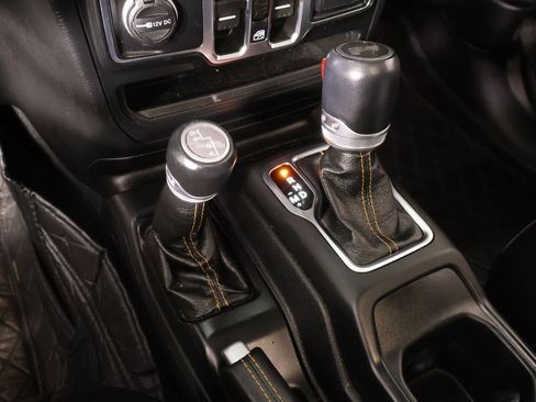 Used 2021 Jeep Wrangler Unlimited Sahara AWD/4WD image 9