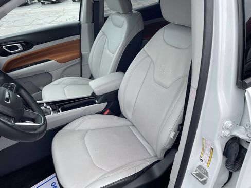 Used 2022 Jeep Compass Limited image 3