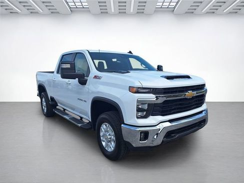 Used 2026 Chevrolet Silverado 2500 LT AWD/4WD image 2