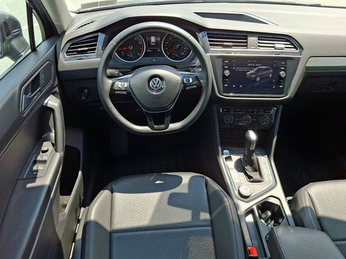 Used 2020 Volkswagen Tiguan SE w/ Panoramic Sunroof Package AWD/4WD image 11