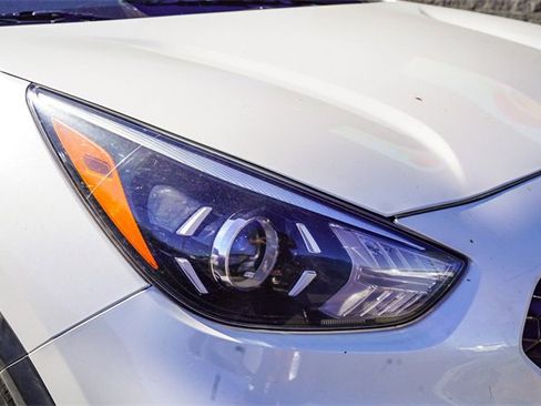 Used 2022 Kia Niro LXS image 7