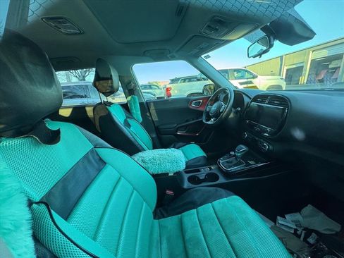 Certified 2025 Kia Soul GT-Line w/ GT-Line Technology Package image 3