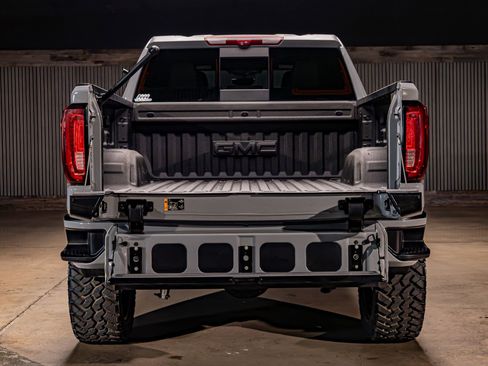 Used 2025 GMC Sierra 1500 AT4 w/ Technology Package image 9