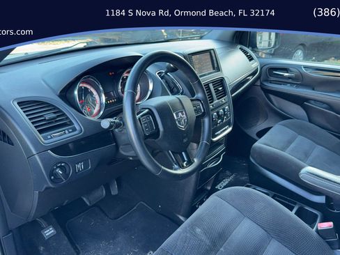 Used 2017 Dodge Grand Caravan SE image 12