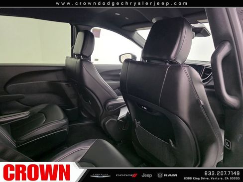 Used 2024 Chrysler Pacifica Limited FWD image 14