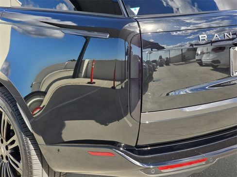 Certified 2025 Land Rover Range Rover SE image 36