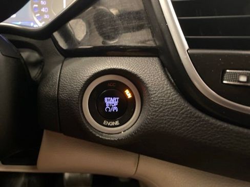 Used 2015 Chrysler 200 C FWD image 14