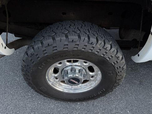 Used 2005 GMC Sierra 2500 SLE w/ Heavy-Duty Power Package AWD/4WD image 12