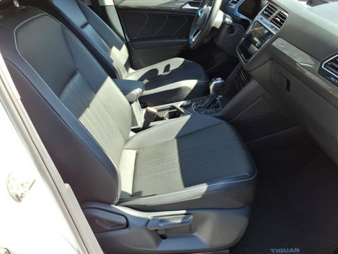 Used 2022 Volkswagen Tiguan SE image 7