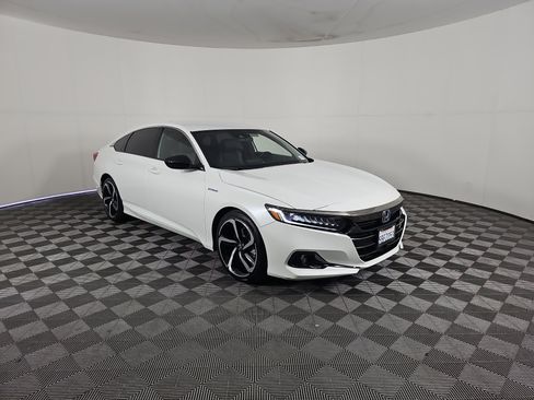 Used 2022 Honda Accord Sport image 2