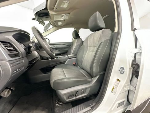 Used 2025 Nissan Rogue SV AWD/4WD image 16
