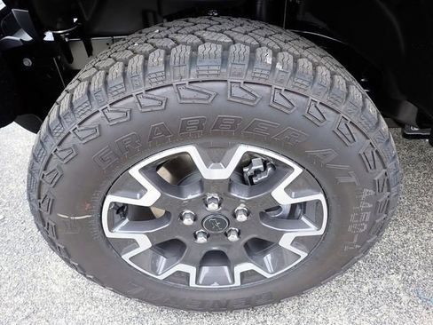 New 2025 Jeep Wrangler Unlimited Sahara AWD/4WD image 11