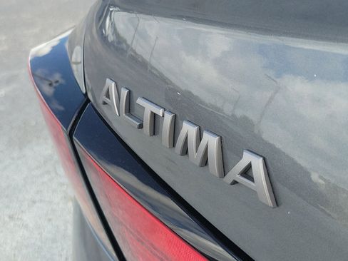 Used 2025 Nissan Altima 2.5 SV image 9