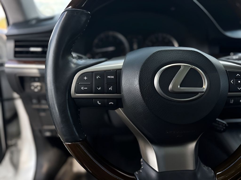 Used 2017 Lexus ES 350 w/ Premium Package FWD image 12