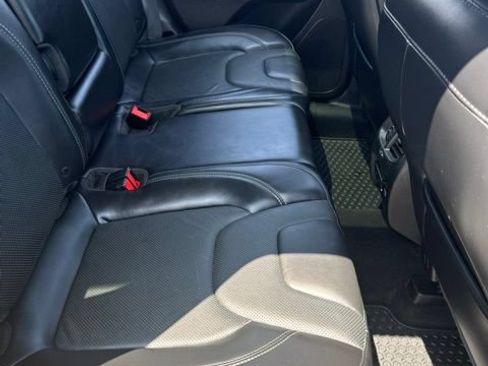 Used 2019 Jeep Cherokee Limited AWD/4WD image 12