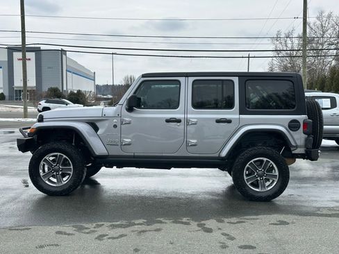 Used 2019 Jeep Wrangler Unlimited Sahara image 2