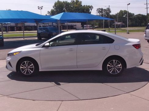 Used 2024 Kia Forte LXS w/ LXS Technology Package FWD image 10