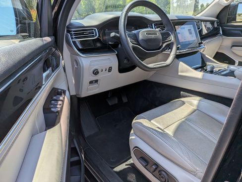 Used 2022 Jeep Wagoneer Series I w/ Premium Group I AWD/4WD image 11