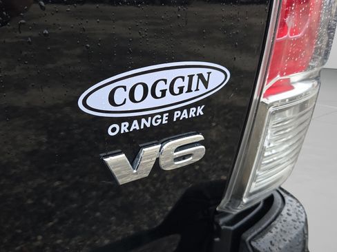 Used 2016 Toyota Tacoma Limited image 21