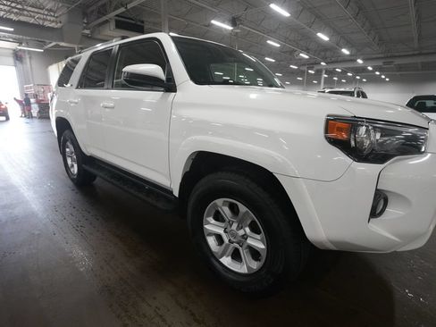 Used 2020 Toyota 4Runner SR5 AWD/4WD image 36