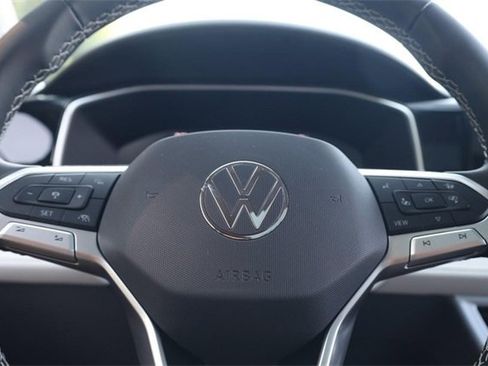 New 2025 Volkswagen Taos SE image 9