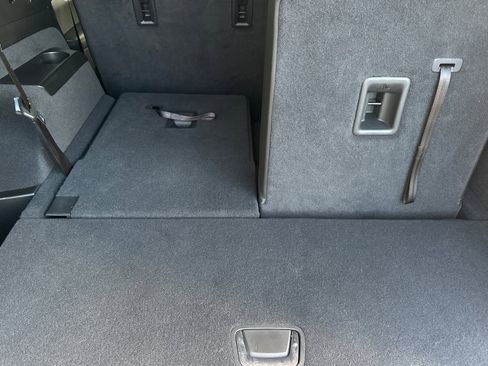 Used 2025 Cadillac XT6 Luxury image 18