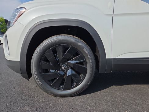New 2026 Volkswagen Atlas SE FWD image 10