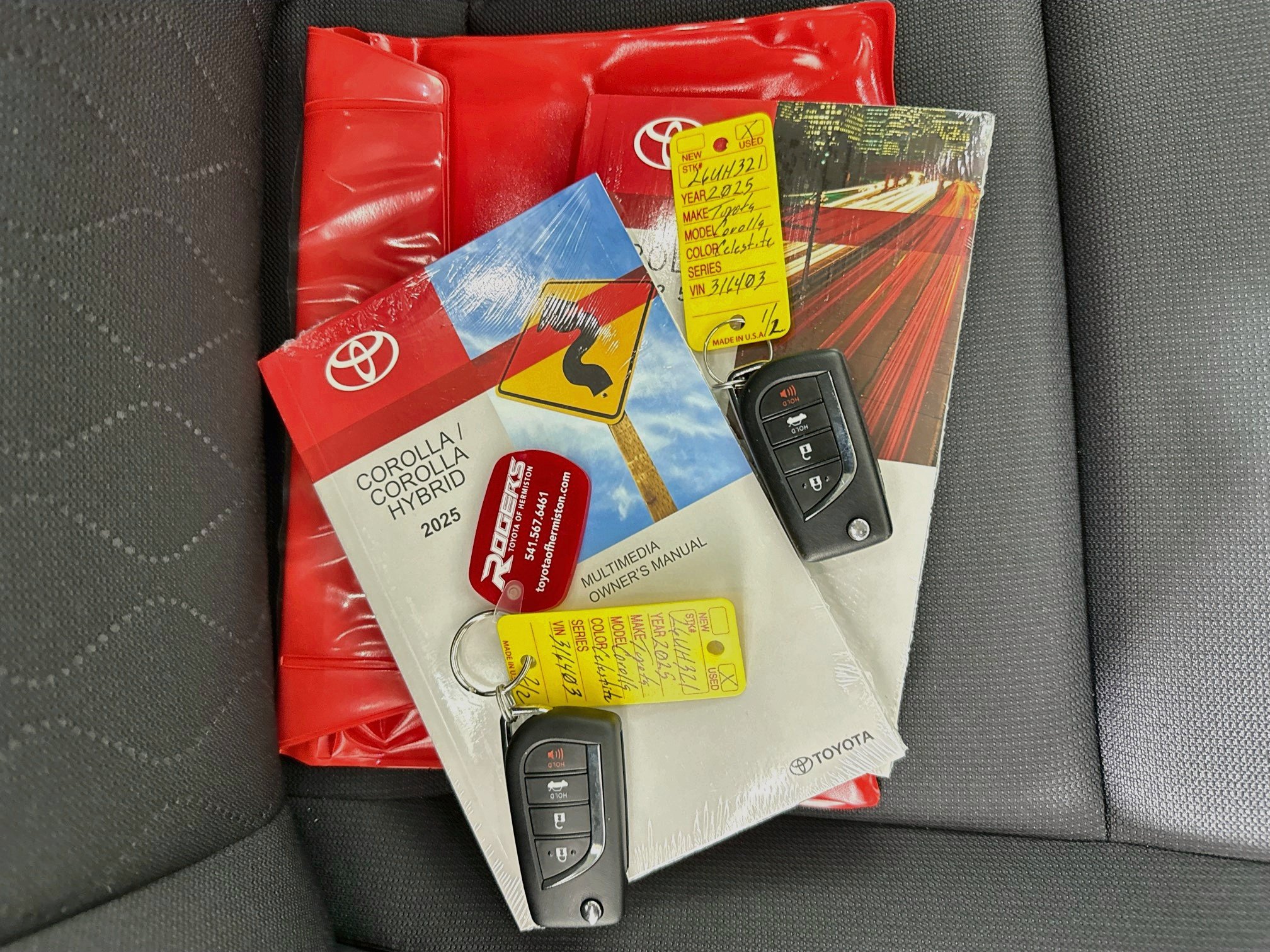 Certified 2025 Toyota Corolla LE FWD image 33