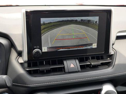 Used 2025 Toyota RAV4 XLE w/ Convenience Package FWD image 24