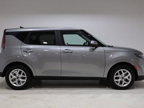 Used 2025 Kia Soul LX w/ LX Technology Package FWD image 9