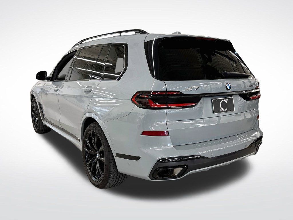 Used 2024 BMW X7 xDrive40i w/ Executive Package AWD/4WD image 3