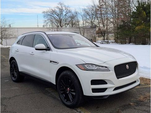 Used 2018 Jaguar F-PACE Prestige image 3