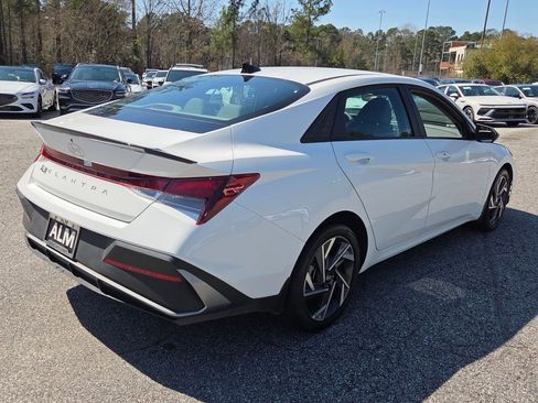 Used 2025 Hyundai Elantra Sport image 12