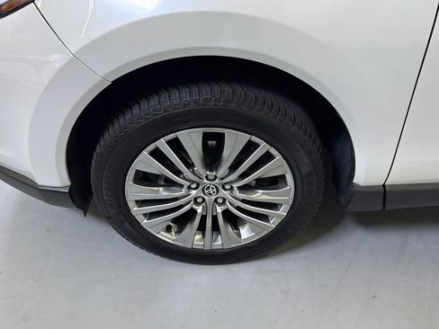 Used 2022 Toyota Venza XLE image 22