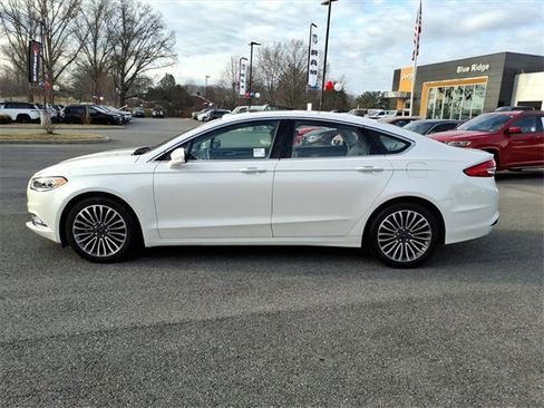 Used 2017 Ford Fusion SE w/ Fusion SE Technology Package image 10