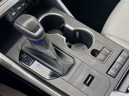 Used 2021 Toyota Highlander XLE image 19