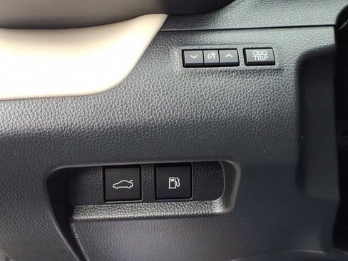 Used 2025 Toyota Crown Limited w/ Advanced Technology Package image 17