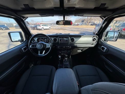 Used 2021 Jeep Wrangler Unlimited Sahara AWD/4WD image 13