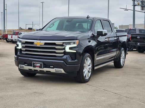Used 2024 Chevrolet Silverado 1500 High Country w/ High Country Premium Package AWD/4WD image 11