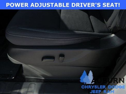 Used 2024 Nissan Frontier SV image 11